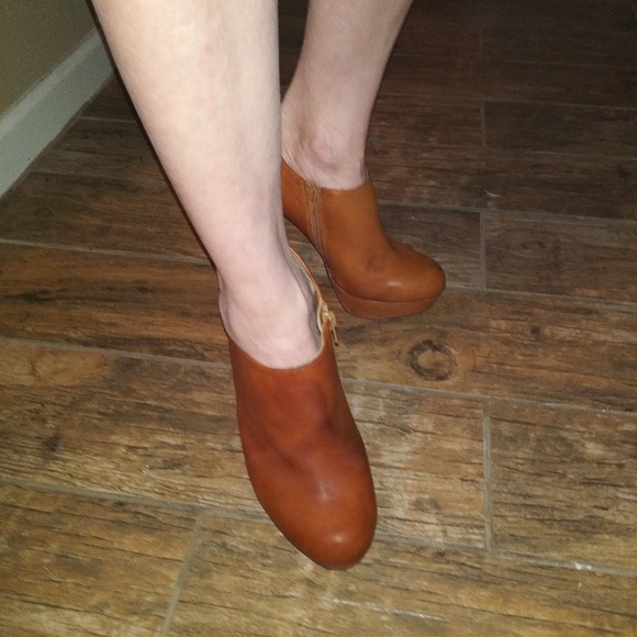 Steve Madden"Belbotm" Ankle Boot - Picture 4 of 7